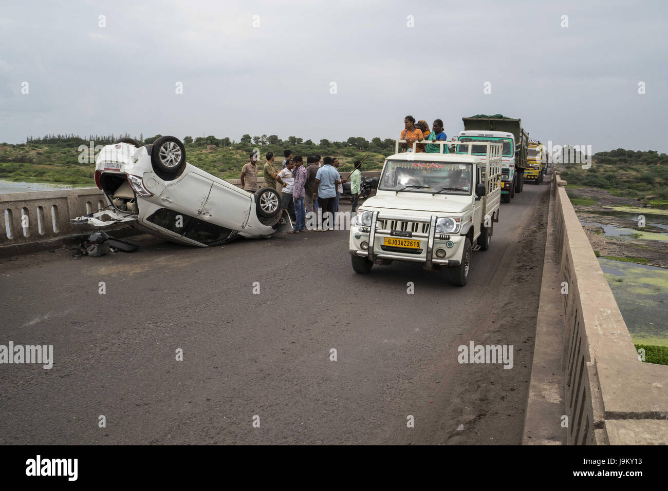 Autounfall auf der Straße, Gujarat, Indien, Asien Stockfoto