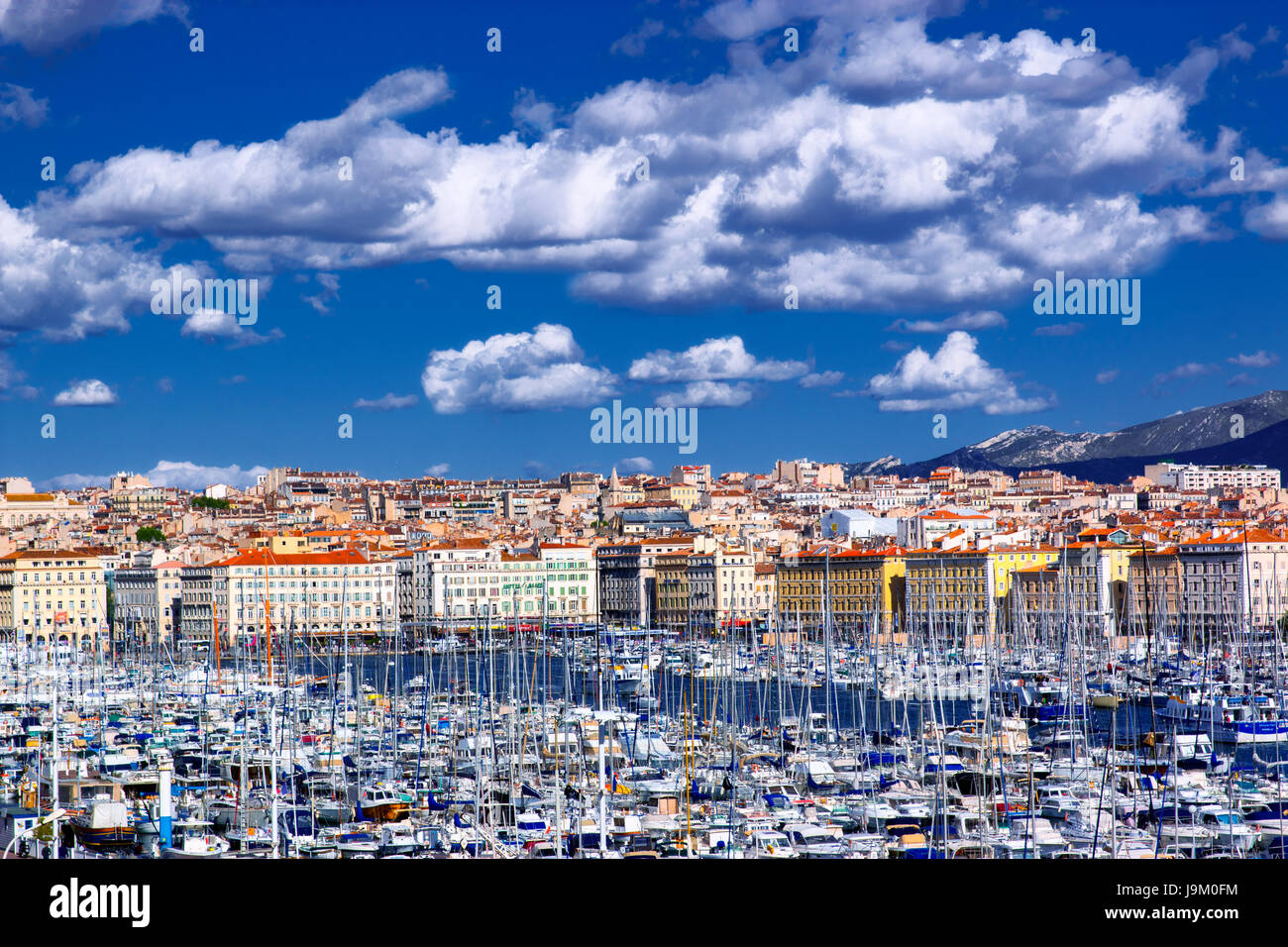 Boote in der Marina von Vieux-Port in Marseille Stockfoto