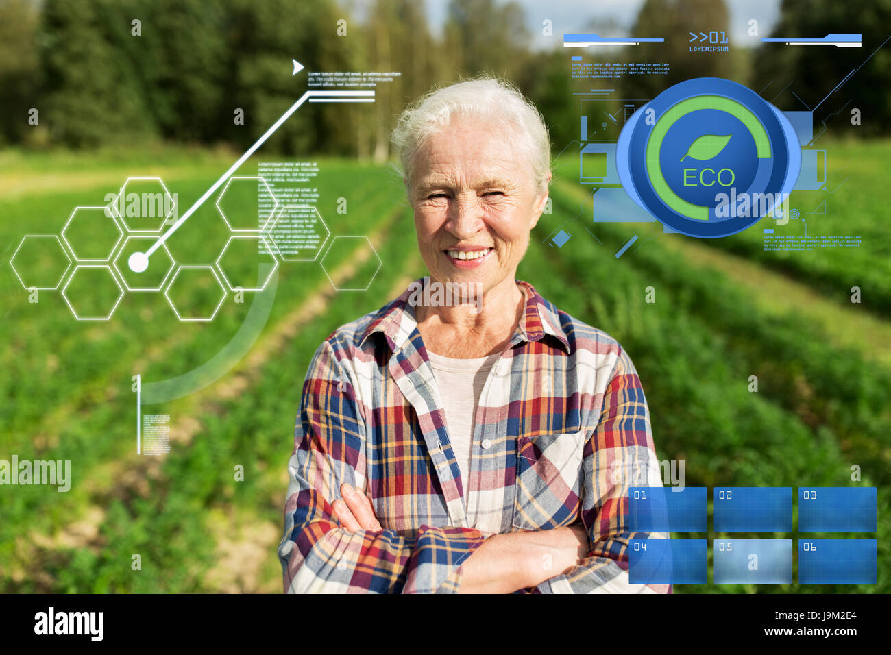 glückliche ältere Frau auf der farm Stockfoto