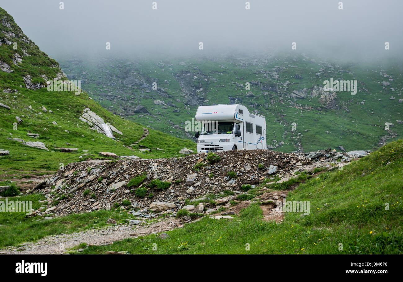 Wohnmobil über Balea See neben Transfagarasan Straße in Fagaras Wohnmobil über Balea See neben Transfagarasan Straße in Fagaras