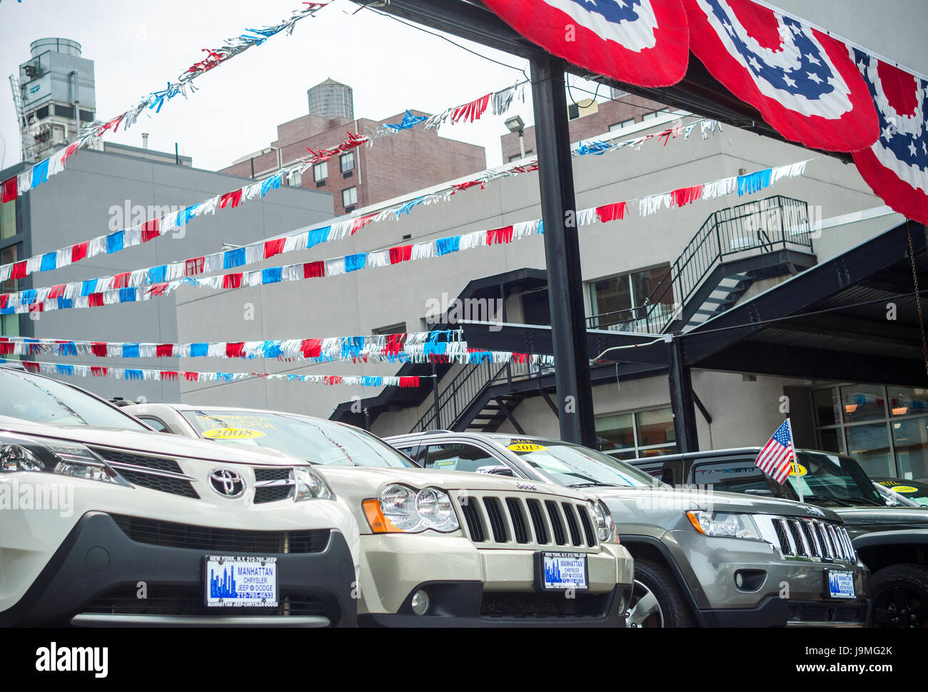 Gebrauchte Autos auf dem Display an Manhattan Chrysler Jeep Dodge Autohaus in New York auf Sonntag, 28. Mai 2017. (© Richard B. Levine) Stockfoto