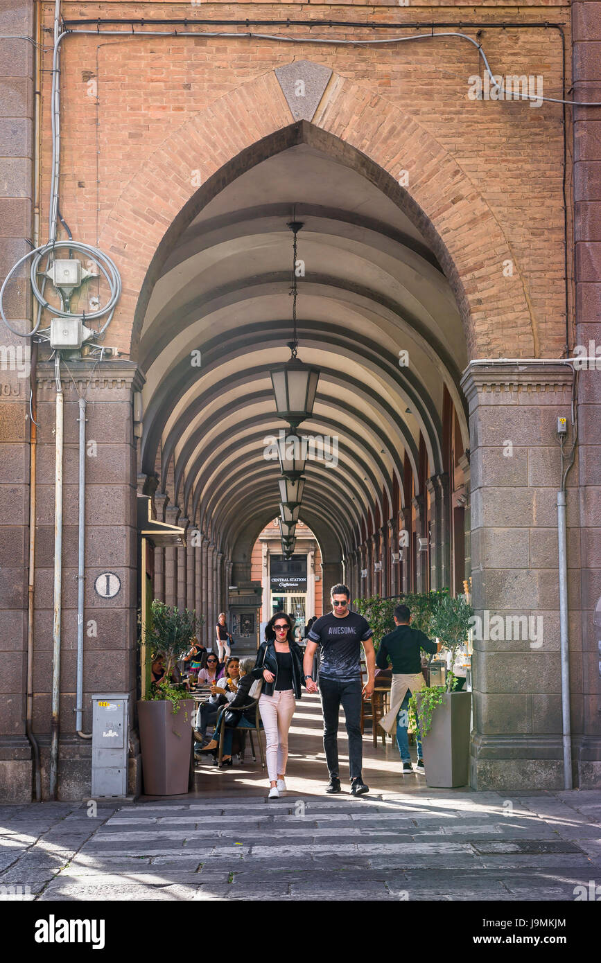 Cagliari Sardinien Via Roma, einen Blick auf die Kolonnade entlang der Via Roma im Stadtteil Marina Cagliari, Sardinien. Stockfoto