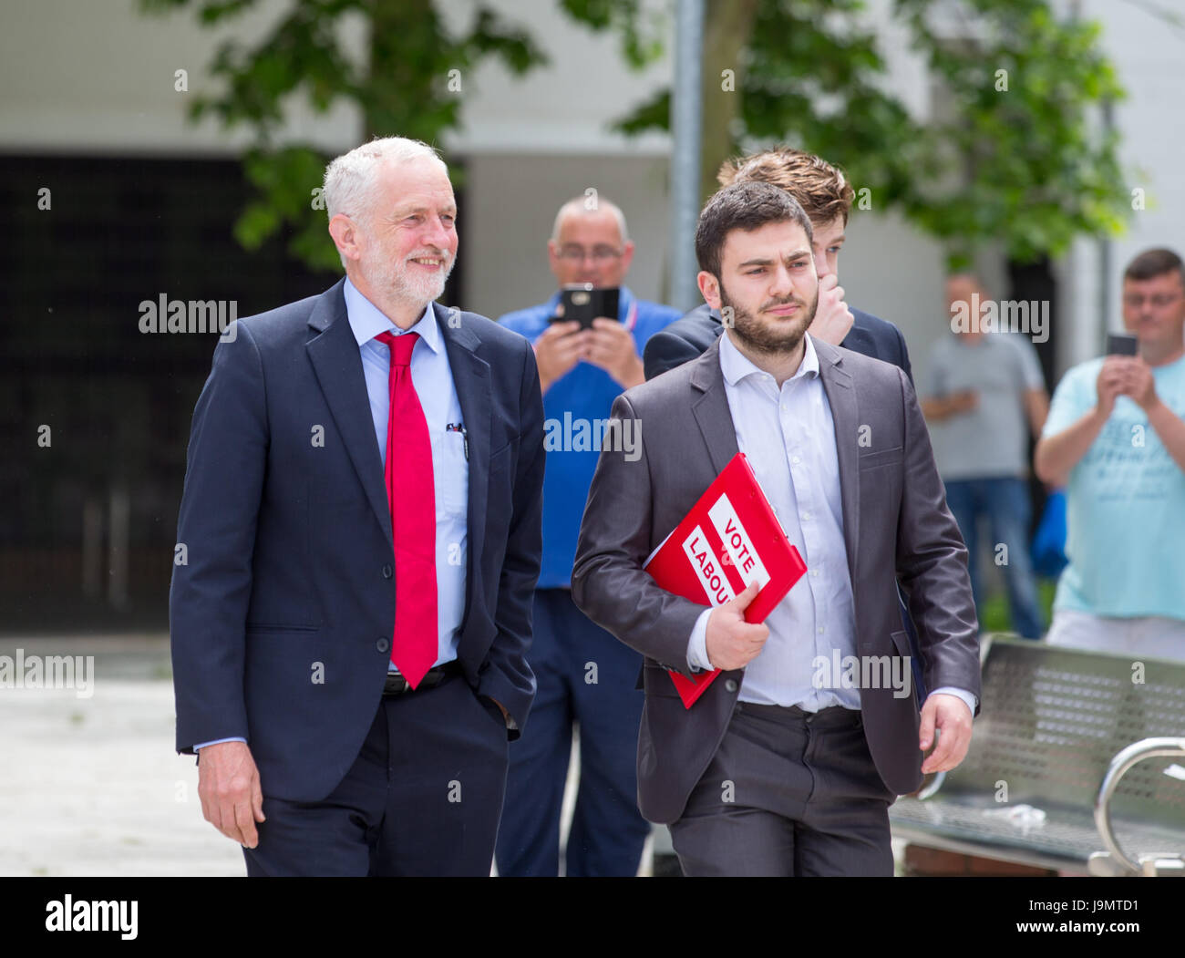 Labour-Chef kommt Jeremy Corbyn im Freizeitzentrum Pitsea Labours Austritt Strategie sprechen Stockfoto