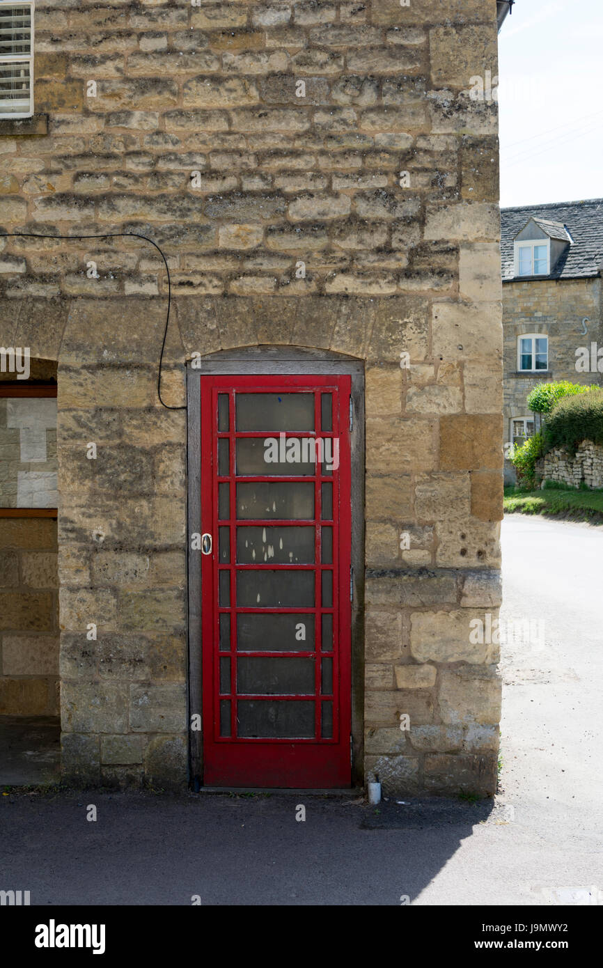 Telefon-box Guiting Power Village, Gloucestershire, England, UK Stockfoto