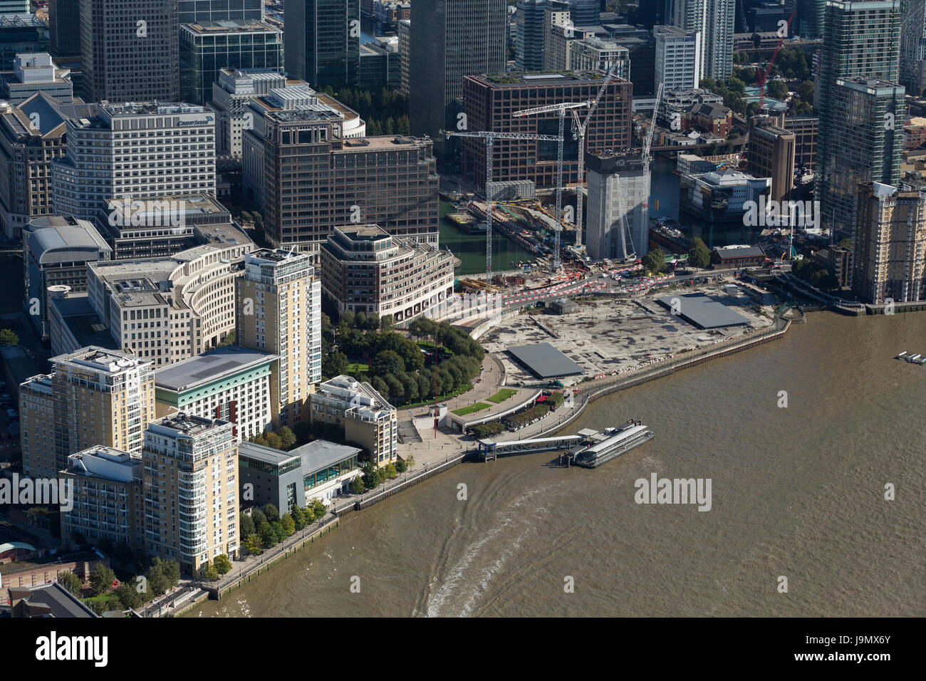 Luftaufnahme von den großen kommerziellen Gebäuden in Canary Wharf, Isle of Dogs, Tower Hamlets, East London Stockfoto