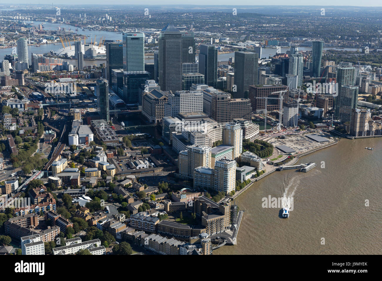 Luftaufnahme von den großen kommerziellen Gebäuden in Canary Wharf, Isle of Dogs, Tower Hamlets, East London Stockfoto