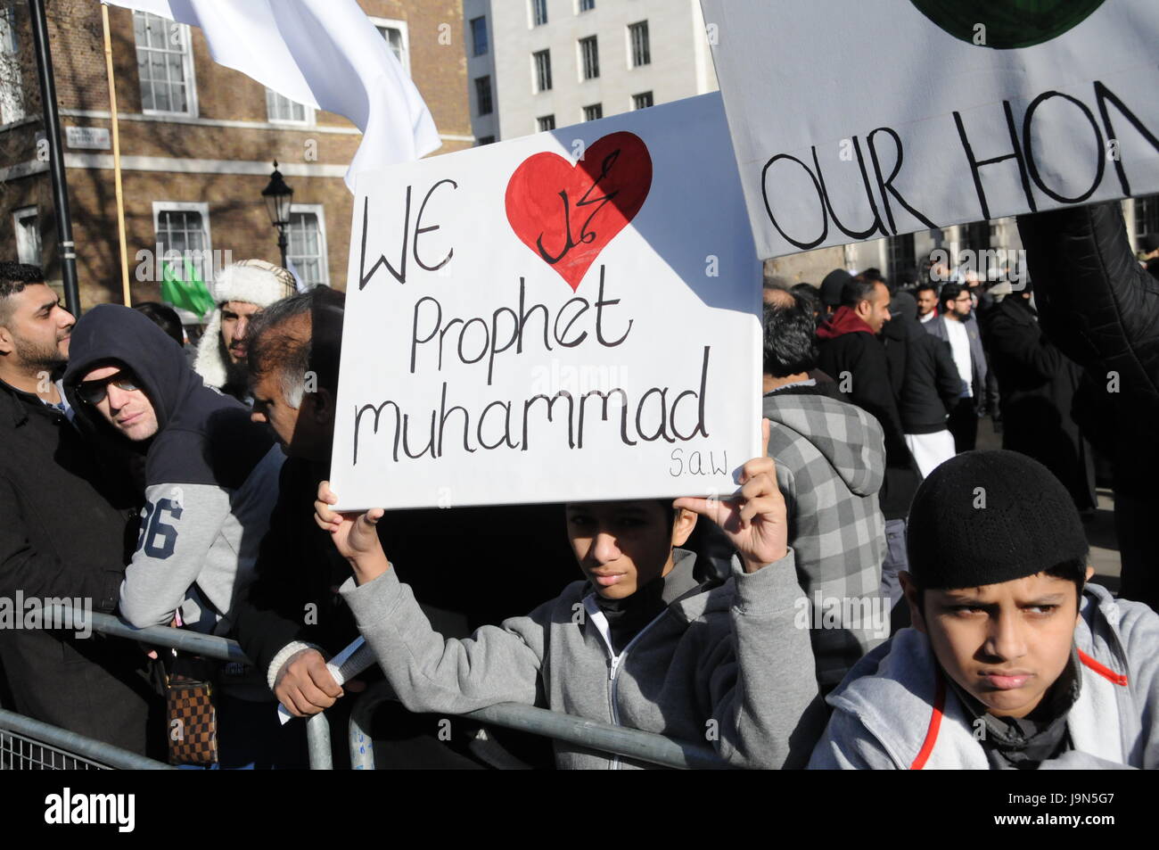 Britische Muslime protestieren gegen Gotteslästerung, satirischen Zeitschrift Charlie Hebdo Stockfoto