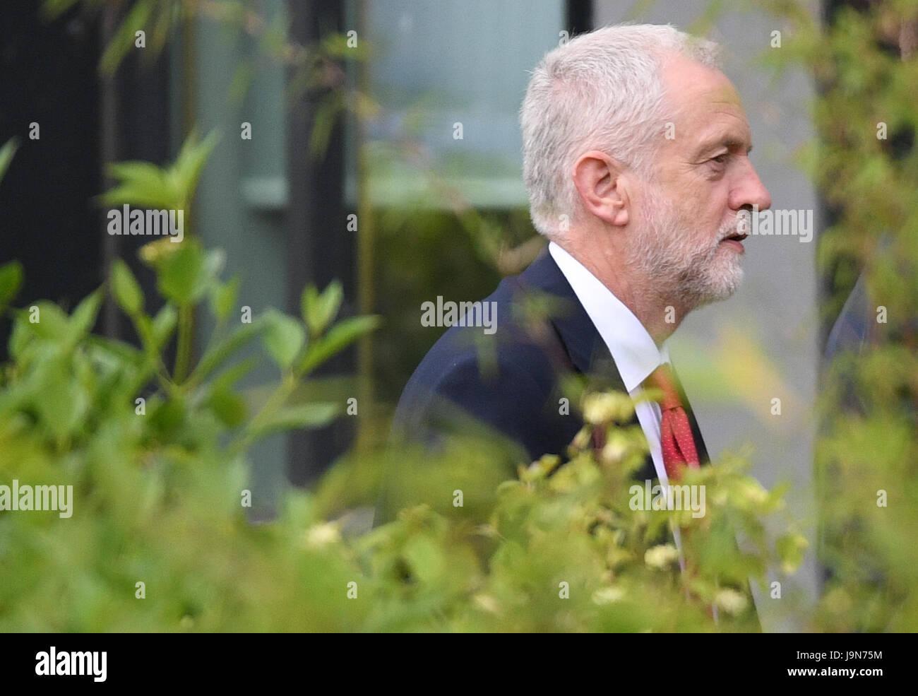 Labour-Chef Jeremy Corbyn Ankunft zur Teilnahme an BBC1s Fragestunde Special präsentiert von David Dimbleby vom Campus der University of York. Stockfoto