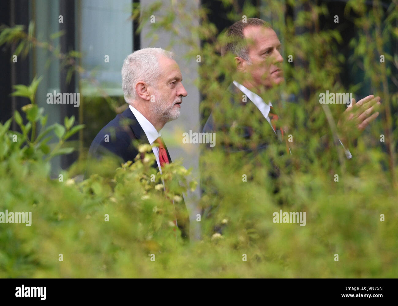 Labour-Chef Jeremy Corbyn Ankunft zur Teilnahme an BBC1s Fragestunde Special präsentiert von David Dimbleby vom Campus der University of York. Stockfoto