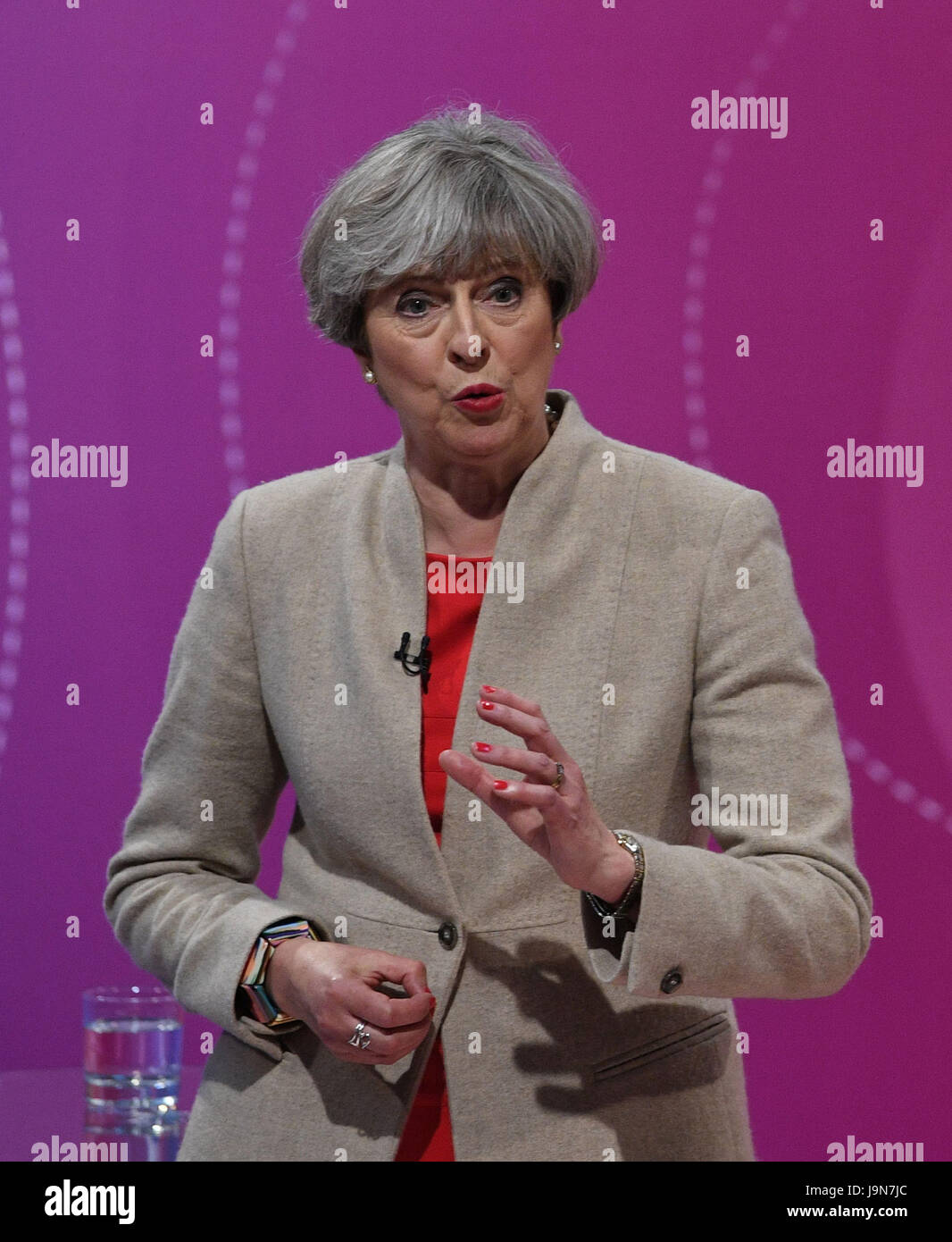 Premierminister Theresa Mai Teilnahme an BBC1s Fragestunde Führer Special präsentiert von David Dimbleby vom Campus der University of York. Stockfoto