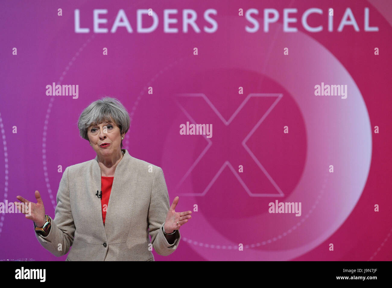 Premierminister Theresa Mai Teilnahme an BBC1s Fragestunde Führer Special präsentiert von David Dimbleby vom Campus der University of York. Stockfoto