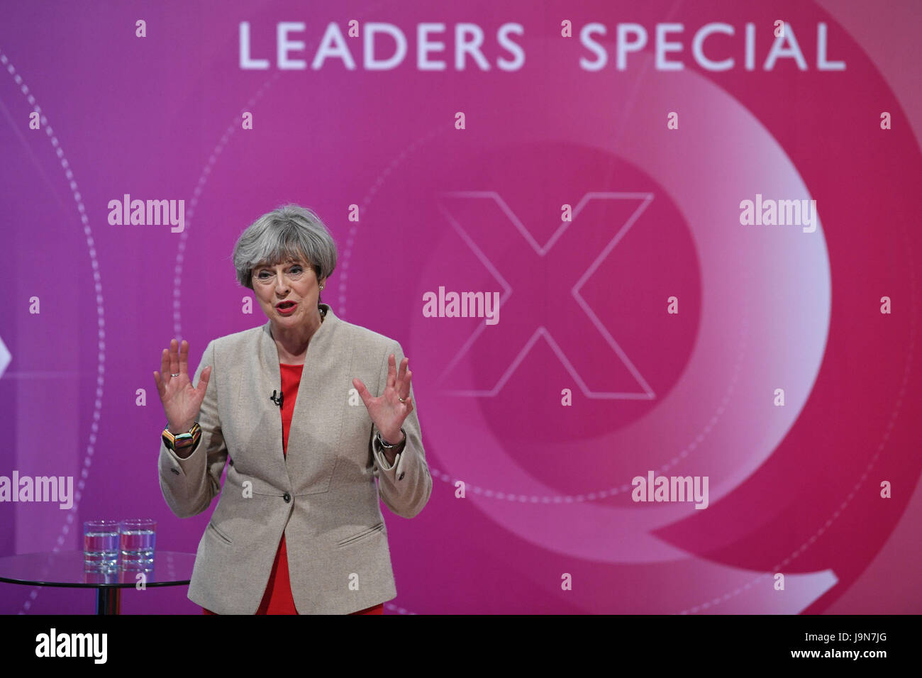 Premierminister Theresa Mai Teilnahme an BBC1s Fragestunde Führer Special präsentiert von David Dimbleby vom Campus der University of York. Stockfoto