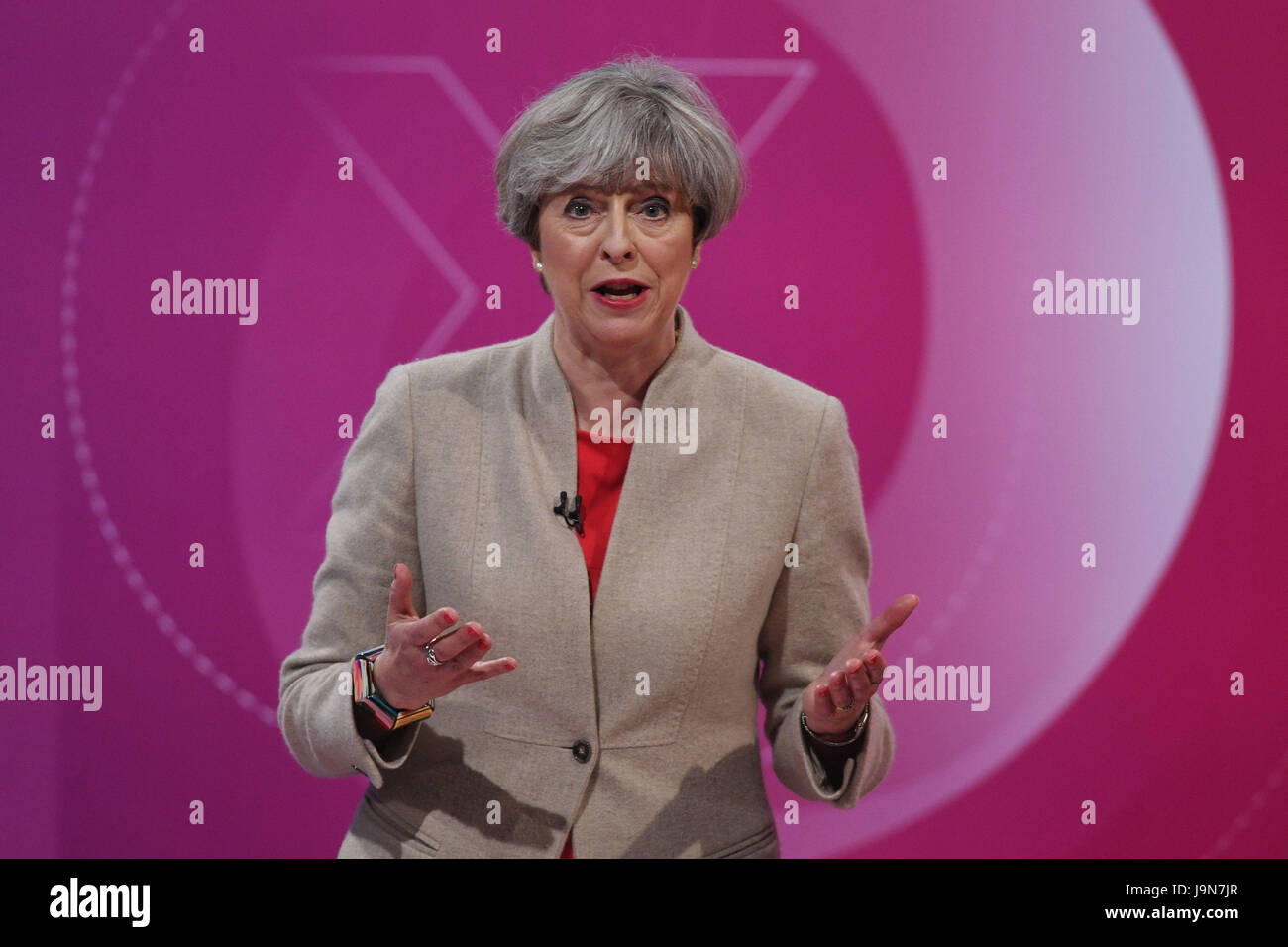 Premierminister Theresa Mai Teilnahme an BBC1s Fragestunde Führer Special präsentiert von David Dimbleby vom Campus der University of York. Stockfoto