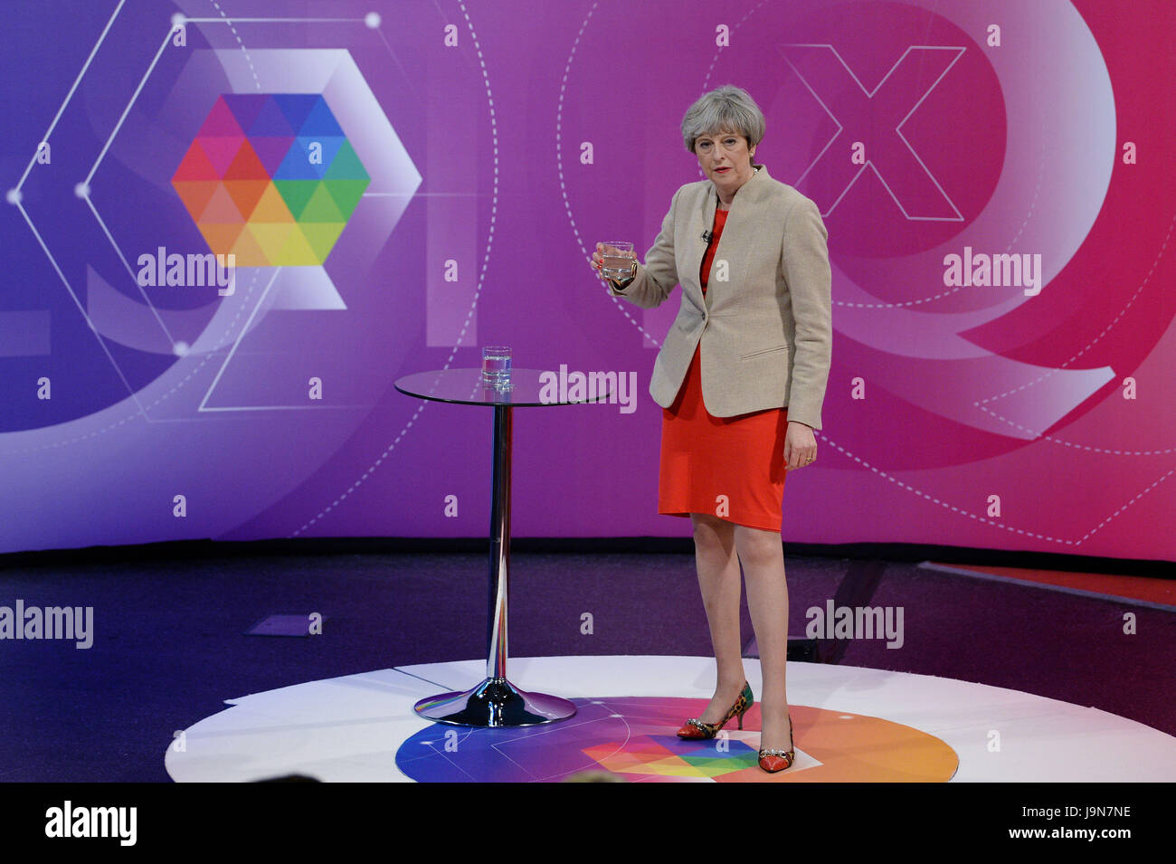 Premierminister Theresa Mai Teilnahme an BBC1s Fragestunde Führer Special präsentiert von David Dimbleby vom Campus der University of York. Stockfoto