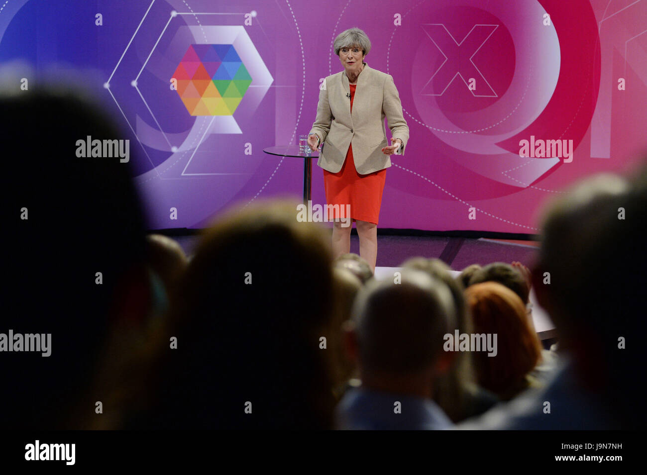 Premierminister Theresa Mai Teilnahme an BBC1s Fragestunde Führer Special präsentiert von David Dimbleby vom Campus der University of York. Stockfoto