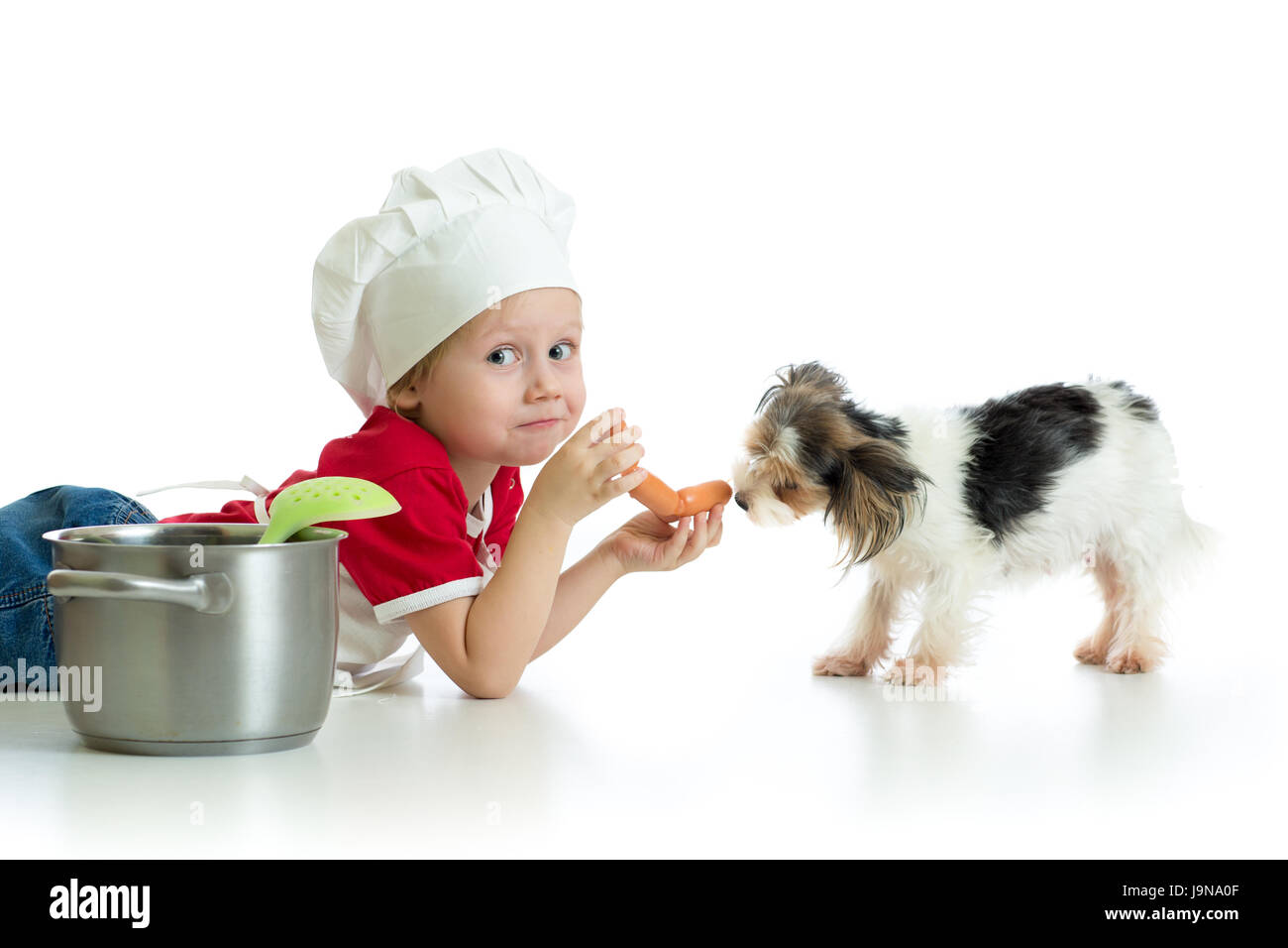 Role-playing Game. Kind junge Koch mit Hund zu spielen. Stockfoto