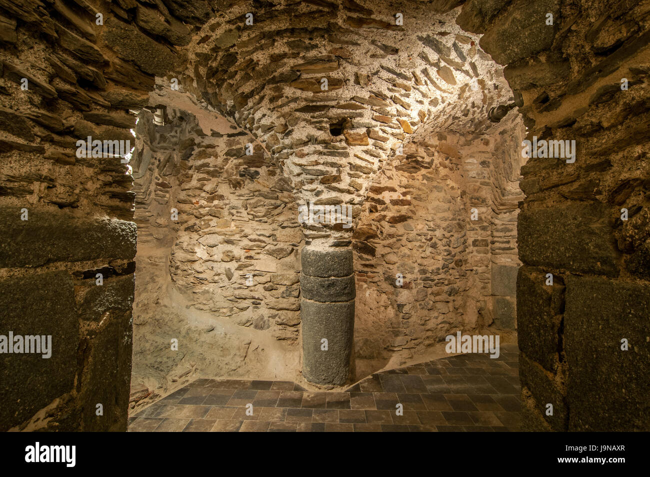 Blick von der Krypta, Sant Pere de Rodes, Girona, Katalonien Stockfoto
