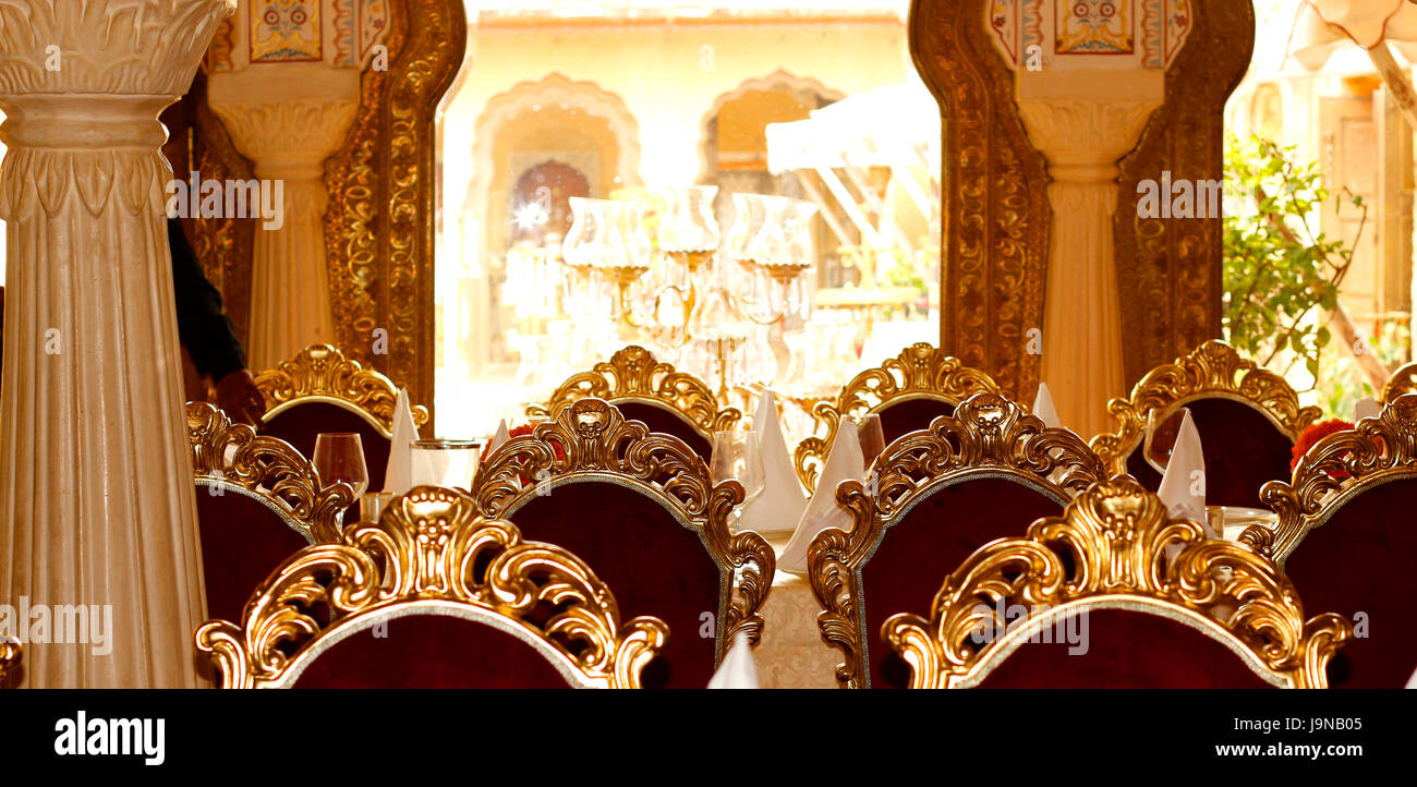 mehreren Dinning Tabelle in 1135 AD Restaurant im Amber Fort in Jaipur, Rajasthan, Indien Interieur Stockfoto