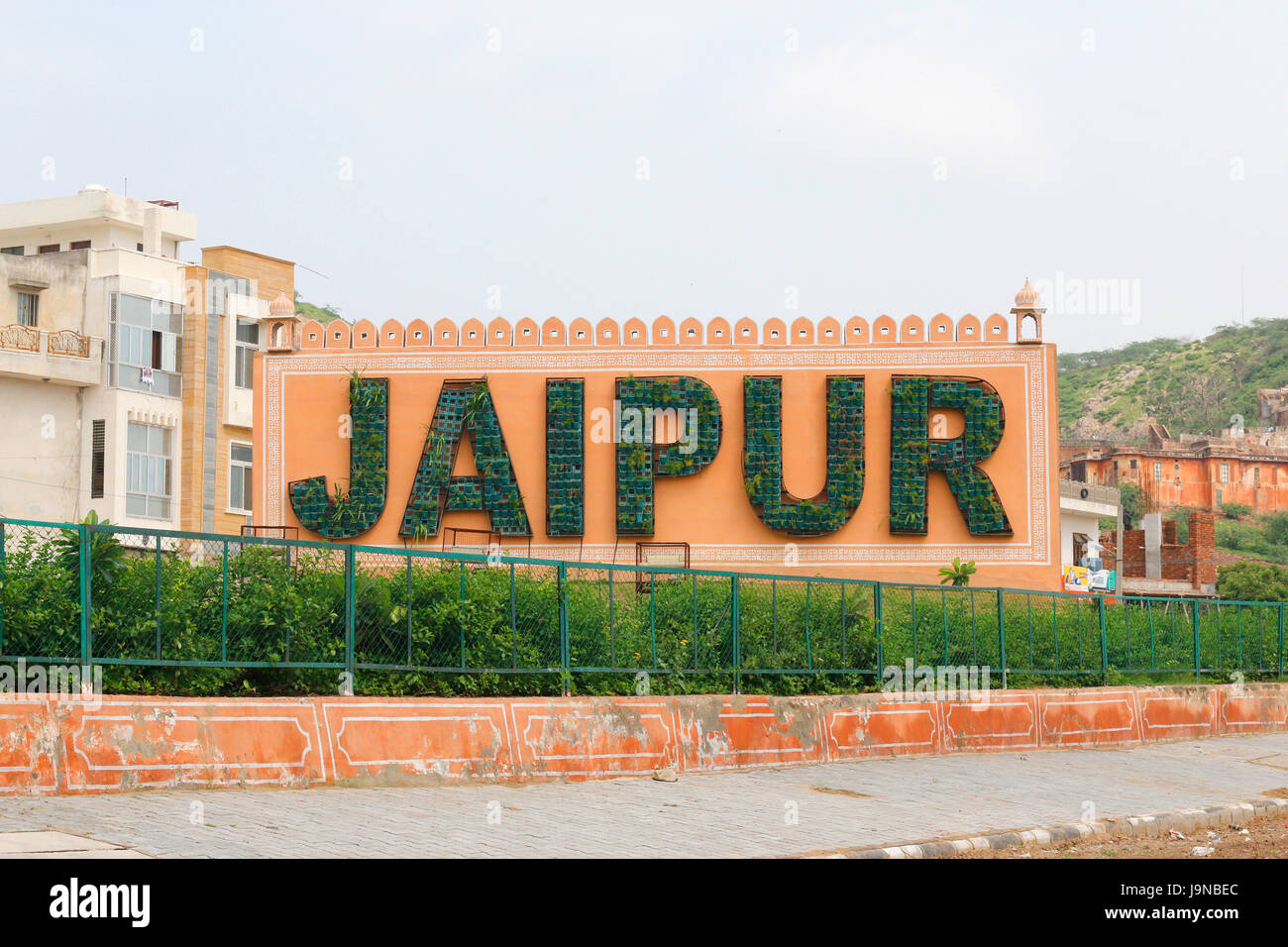Jaipur (Rajasthan die Hauptstadt) Name der Stadt aus Grass in Ortseintrag geschrieben. Stockfoto