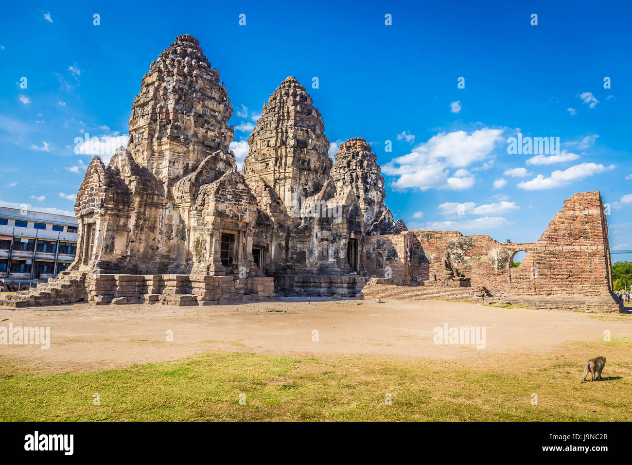 Phra Prang Sam Yot Tempel, antike Architektur im Zentrum Lopburi, Thailand Stockfoto