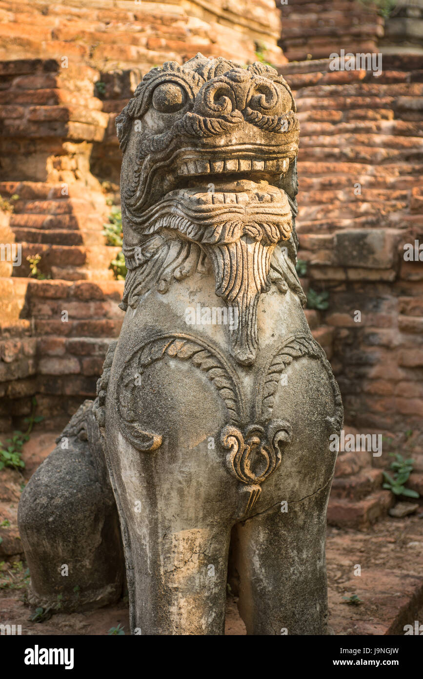 Bei einer Pagode Komplex in der Nähe von Mandalay, Myanmar. Stockfoto