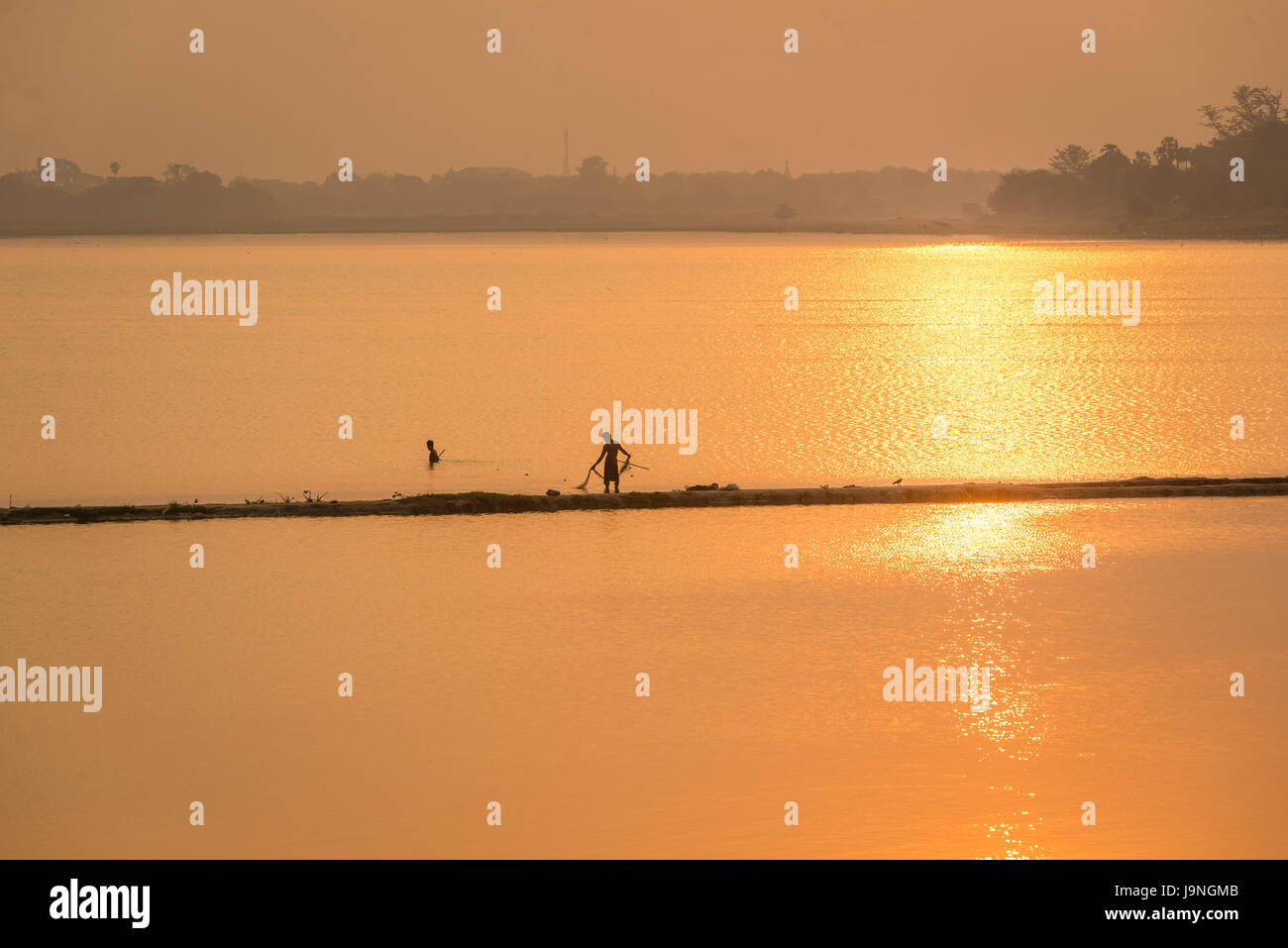 Sonnenaufgang am U Bein Brücke Teakholz Amarapura, Myanmar. Stockfoto
