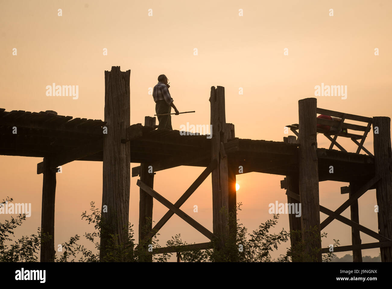 Sonnenaufgang am U Bein Brücke Teakholz Amarapura, Myanmar. Stockfoto