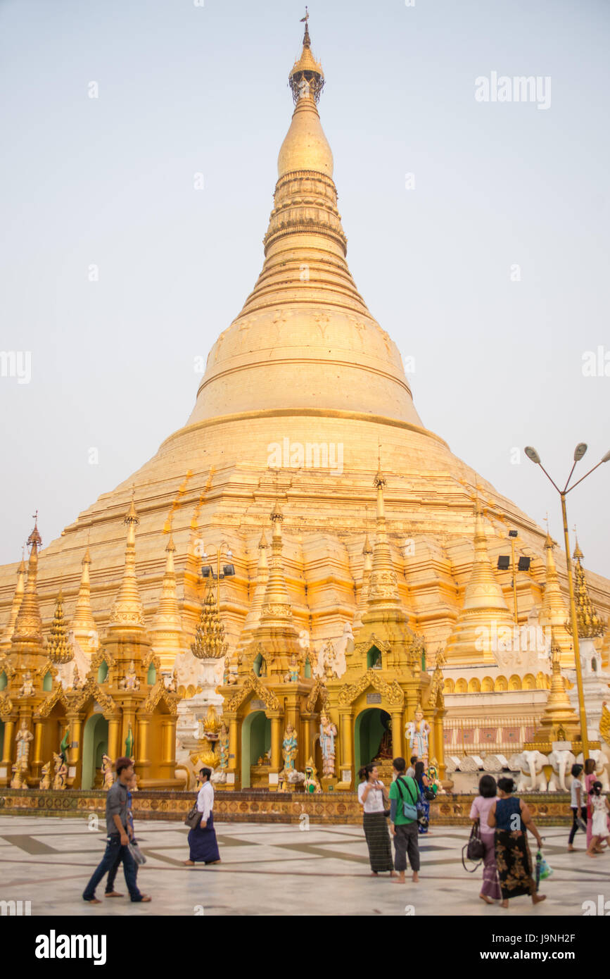 Eine große Pagode am Shwedagon Pagode in Yangon, Myanmar. Stockfoto