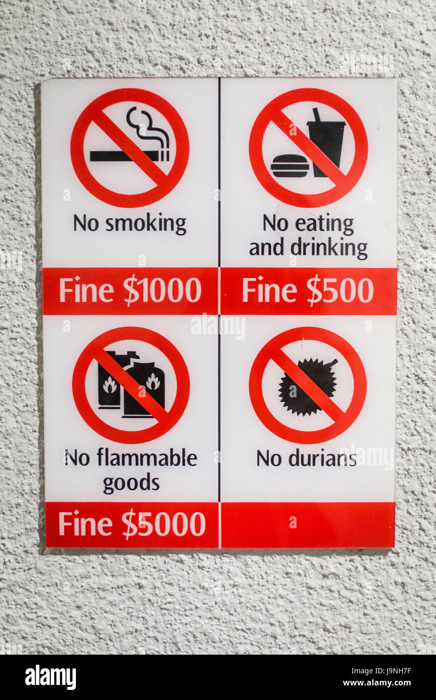 Ein Warnsignal in Singapur. "Keine Durian" ist eine interessante Warnung. Stockfoto