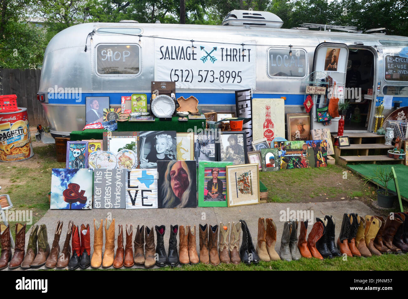 Bergung Gebrauchtwarenladen gebrauchte Vintage Airstream Wohnwagen Austin Texas Stockfoto
