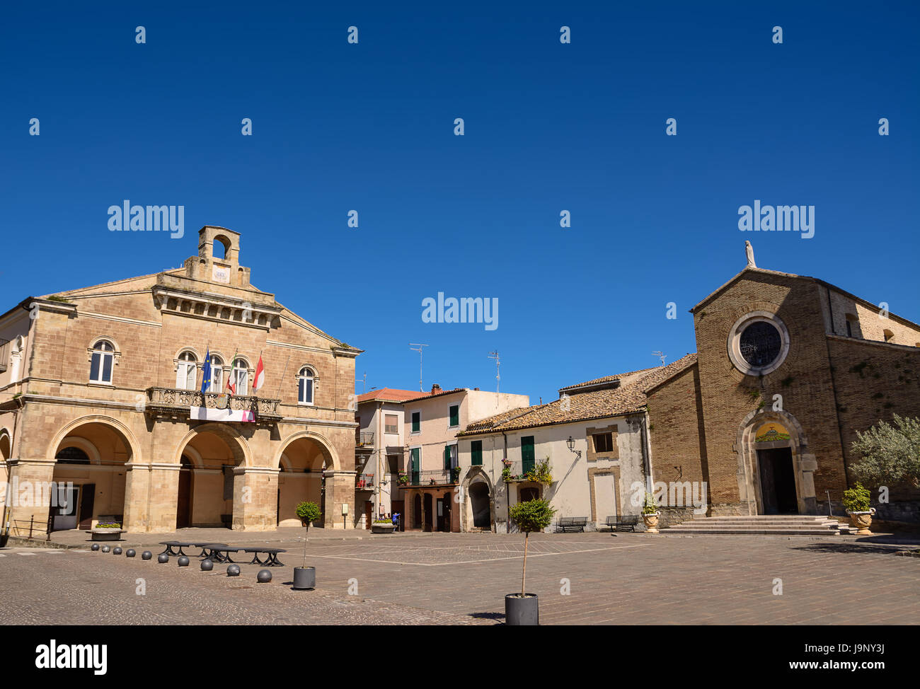 Der Hauptplatz von einer italienischen Kleinstadt (Rocca San Giovanni - Italien) Stockfoto