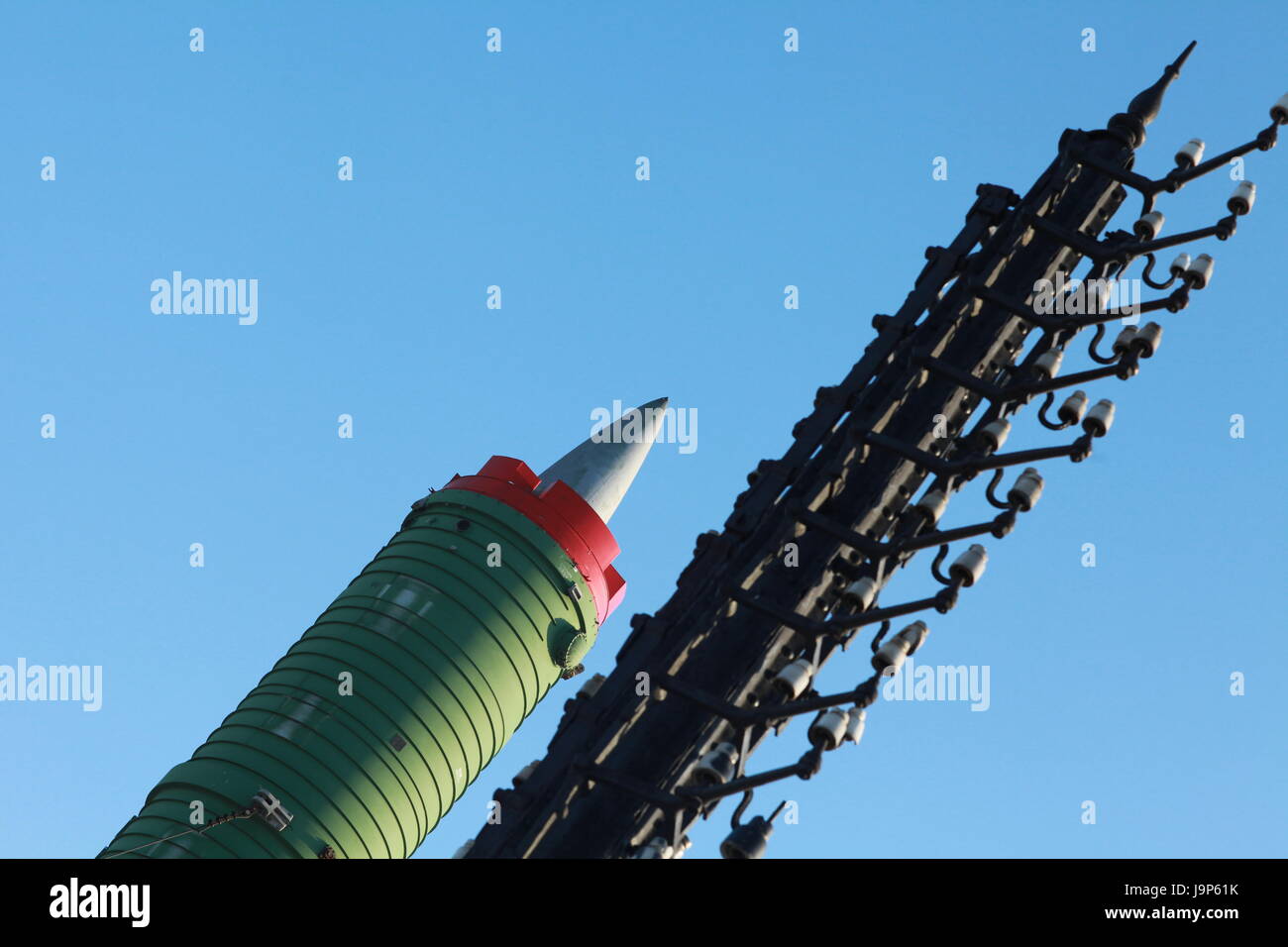 älteste Telefonmast und die Rakete Stockfoto