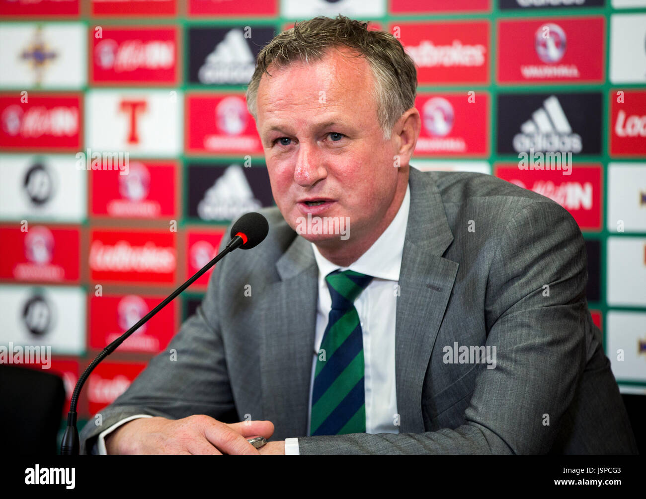 Nordirland-Manager Michael O'Neill bei einer Pressekonferenz nach dem internationalen Freundschaftsspiel im Windsor Park, Belfast. DRÜCKEN SIE VERBANDSFOTO. Bilddatum: Freitag, 2. Juni 2017. Siehe PA Story SOCCER N Ireland. Bildnachweis sollte lauten: Liam McBurney/PA Wire. Bitte kontaktieren Sie PA Images für weitere Informationen. Stockfoto