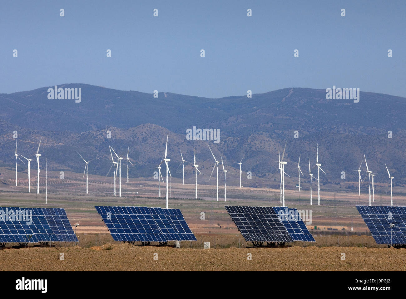 Spanien, Andalusien, Windkraftanlagen, solar Anlage in der Nähe La Calahorra, Stockfoto