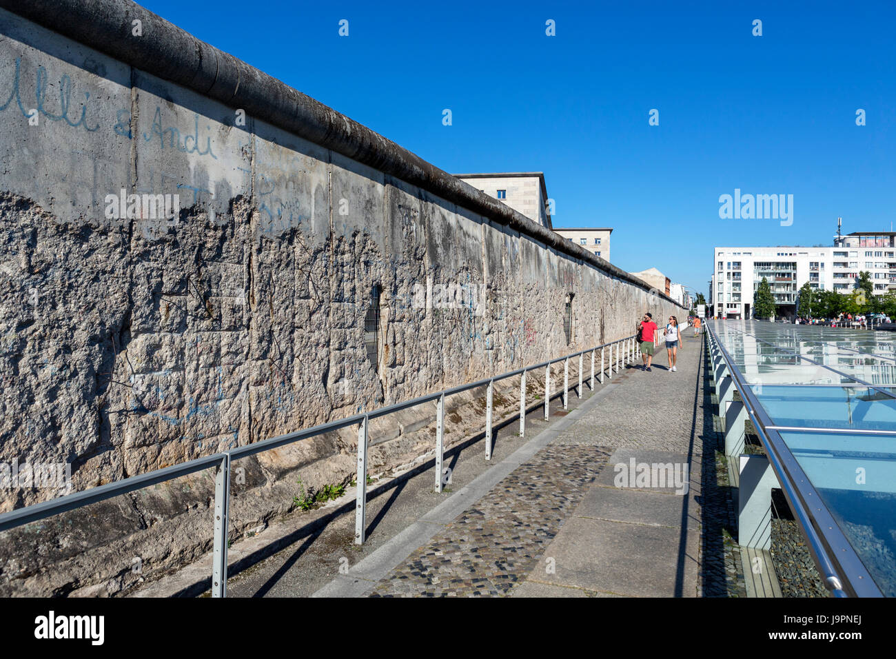 Die Berliner Mauer im Musée Topographie des Terrors, Niederkirchner Straße, Mitte, Berlin, Deutschland Stockfoto