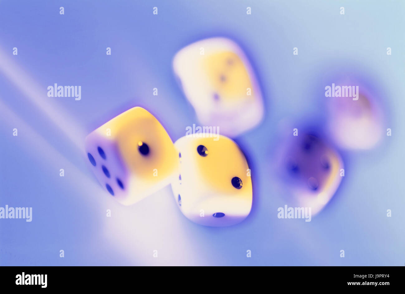 Spiel des Zufalls, Cube, Unschärfe, Spiel, Craps, Spiel, Glücksspiel, Spiel Würfel, Würfel werfen, fünf, Glück, Pech, zu erfassen, zu verlieren, Zahl, Fall, Bewegung, Studio, Stockfoto