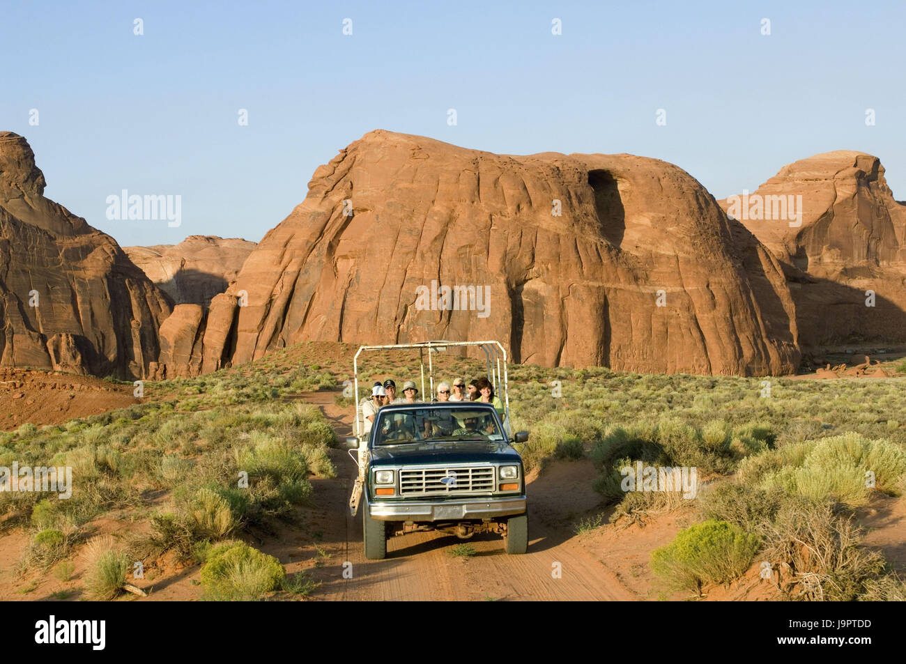 USA, Utah, Monument Valley, Touristen, Transporter, hin-und Rückfahrt, Stockfoto