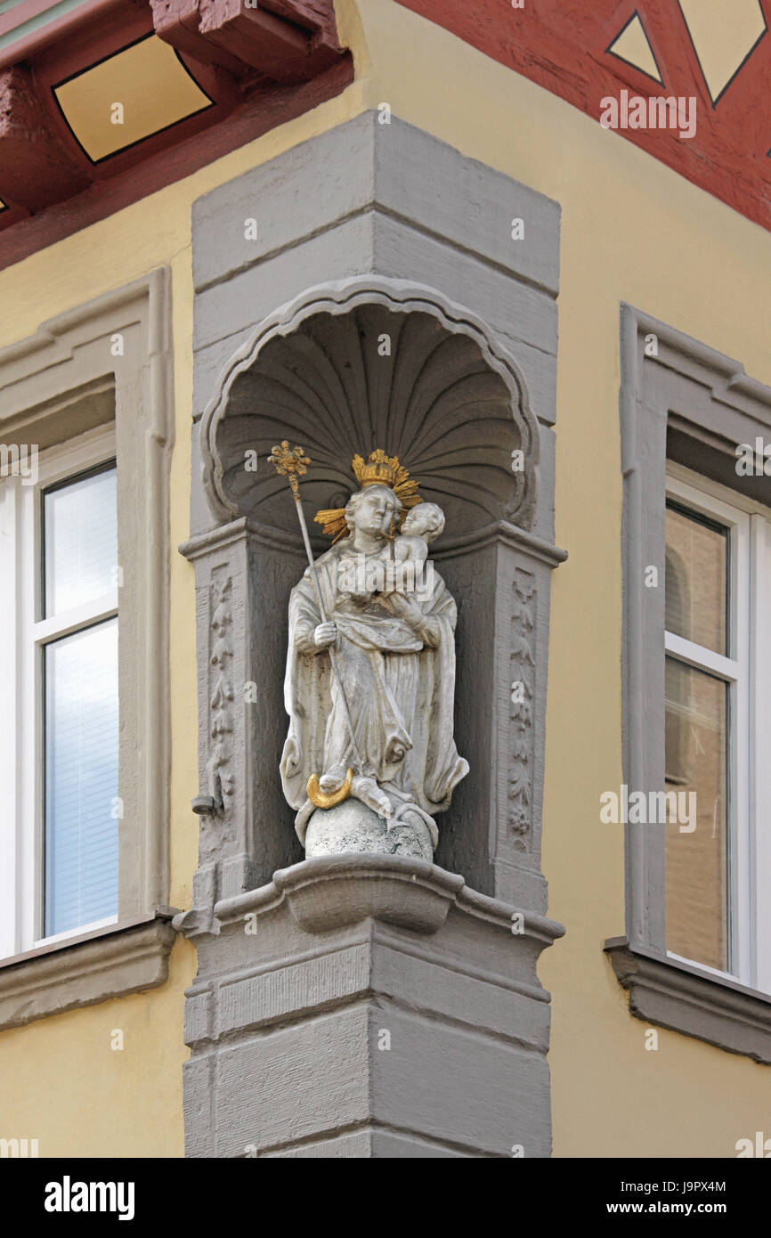 Deutschland, Baden-Wurttemberg, Shop Burg, Haus Ecke, Nische, Marien Statue, Haus, Gebäude, Hälfte-Fachwerkhaus, Hälfte-Fachwerkhaus, Hälfte-Fachwerk-Architektur, Architektur, Ecke, Wehrmauer breit, Charakter, Marien Darstellung, Statue, Ort von Interesse, Stockfoto