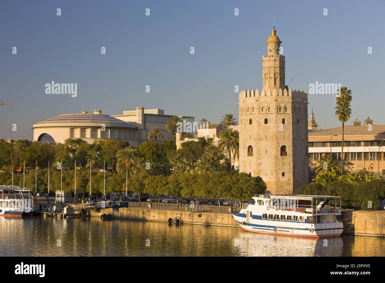 Spanien, Andalusien, Sevilla, Torre del Oro, Turm, Museum, Fluss, Ausflugsschiffe, Gebäude, Stockfoto