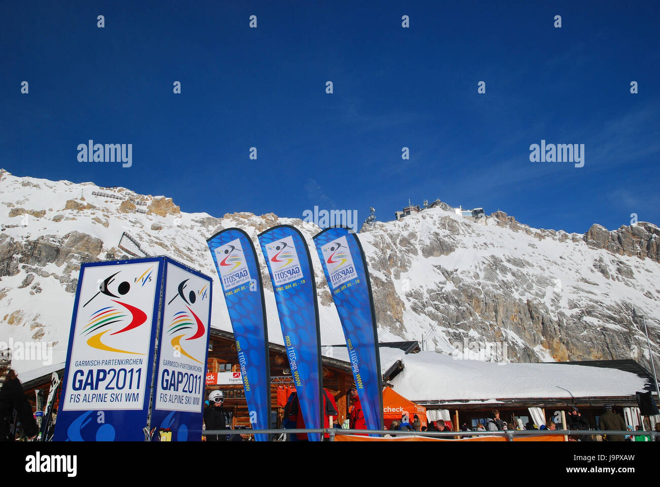 Deutschland, Bayern, Zugspitze, Zugspitze Niederdeutsch, Sonnalpin, Ski-WM 2011, dekorieren mit Fahnen, Zugspitze Gipfel, Stockfoto