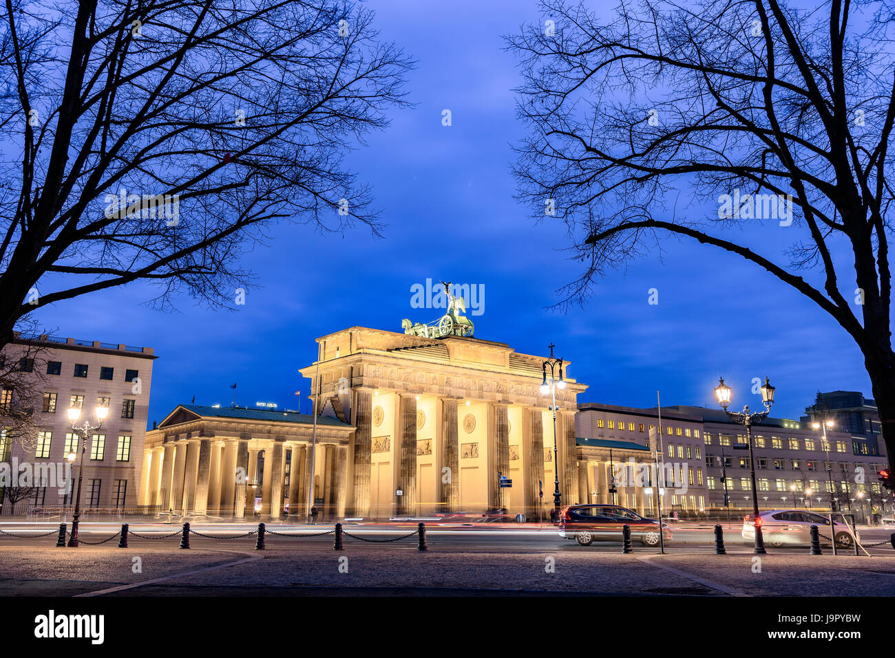 Das Brandenburger Tor ist ein aus dem 18. Jahrhundert neoklassischen Denkmal in Berlin, und eine der bekanntesten Sehenswürdigkeiten Deutschlands. Stockfoto