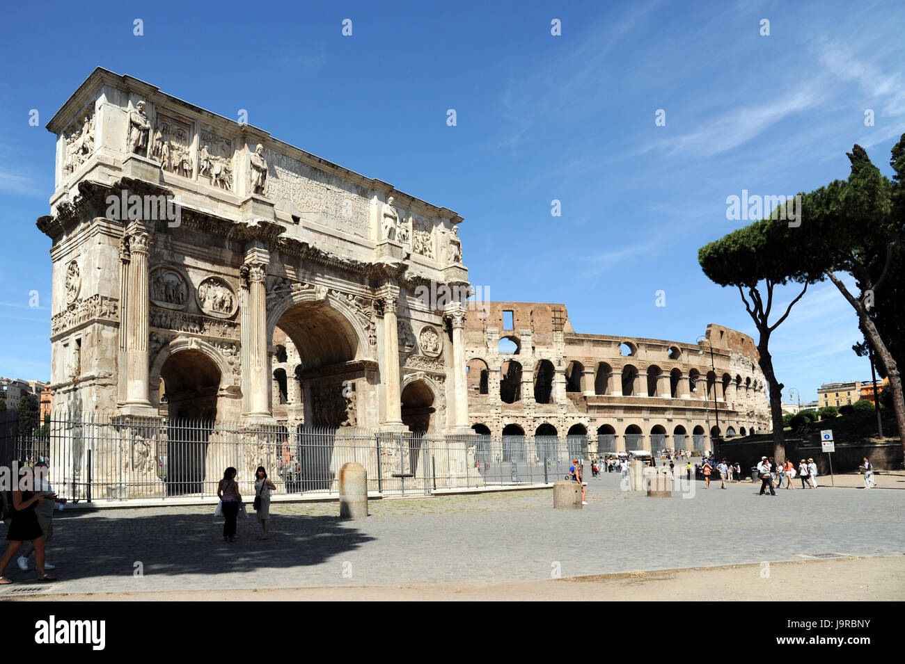 Rom mit Kolosseum Bogen von constantine Stockfoto