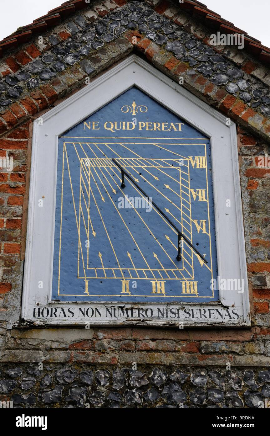 Sonnenuhr, Marlow, Buckinghamshire, hat die Inschrift "Ne Quid Pereat" und "Horas Non Numero Nisi Serenas" Stockfoto