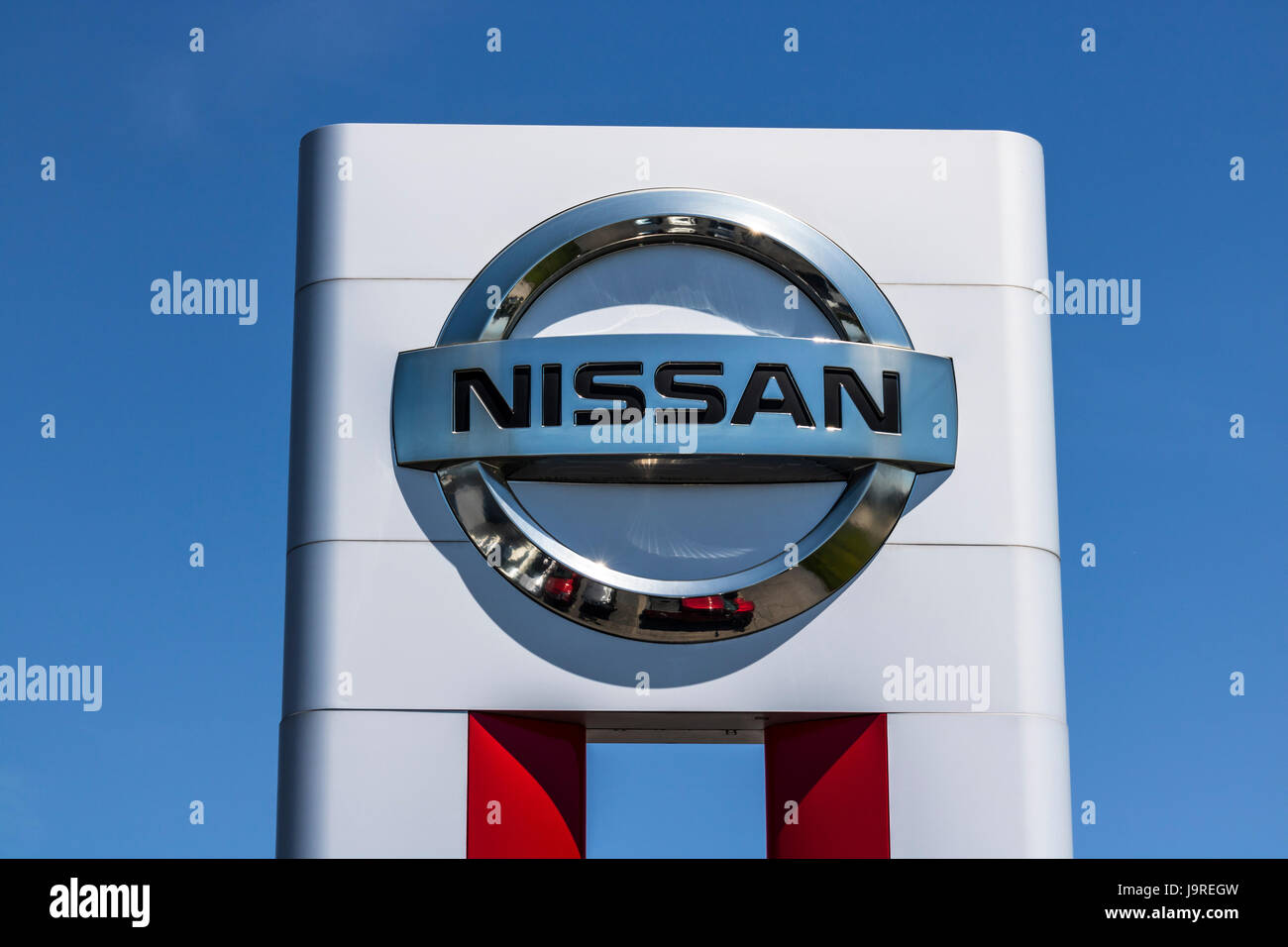 Lafayette - ca. Juni 2017: Logo und Beschilderung eines Nissan Pkw und SUV-Händler. Nissan ist Bestandteil der Renault-Nissan Allianz V Stockfoto