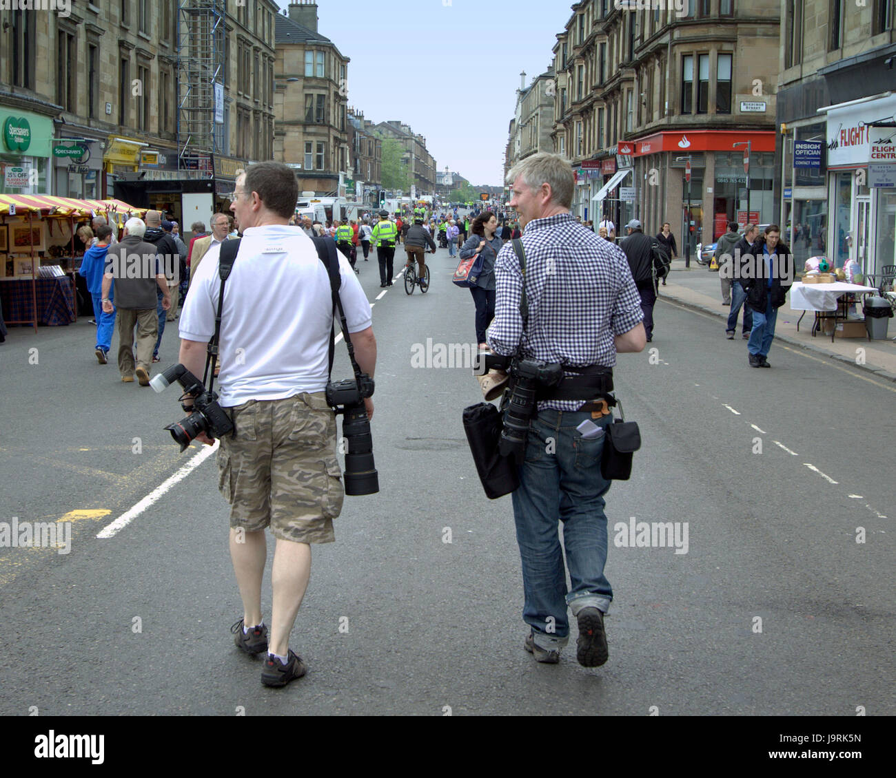 West End Festival Szenen und Menschen, Glasgow Berufsfotografen Ausrüstung Stockfoto