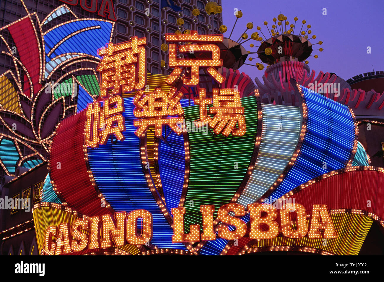 China, Macau, Grand Lisboa Hotel und Casino, Neonlichter, Detail, Abend, Asien, Ostasien, Halbinsel, Stadt, Gebäude, Architektur, Gebäude, Tourismus, Casino Gebäude, imposant, spektakulär, strahlend, hell, Beleuchtung, Leuchten Stockfoto