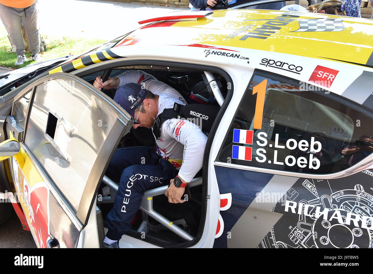 Montreux Suisse. 2. Juni 2017. Aigle, 02.06.2017, Rallye du Chablais, Sebastien Loeb (FRA), Gruppierung vor dem Casino Barriere in Montreux Foto: Cronos/Frederic Dubuis/Alamy Live News Stockfoto