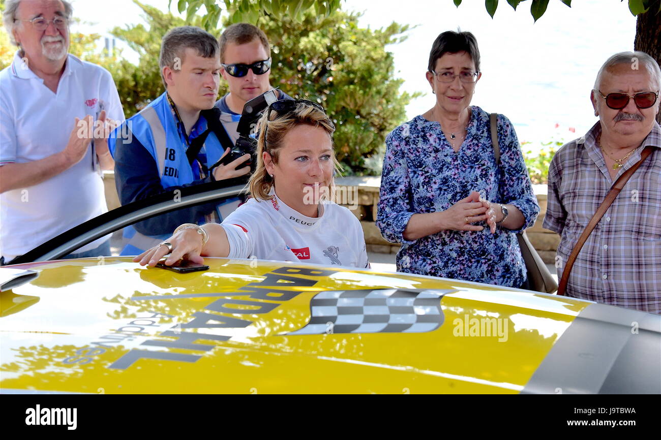 Aigle, Suisse. 2. Juni 2017. Aigle, 02.06.2017, Rallye du Chablais, Severine Loeb (FRA), Gruppierung vor dem Casino Barriere in Montreux Foto: Cronos/Frederic Dubuis/Alamy Live News Stockfoto