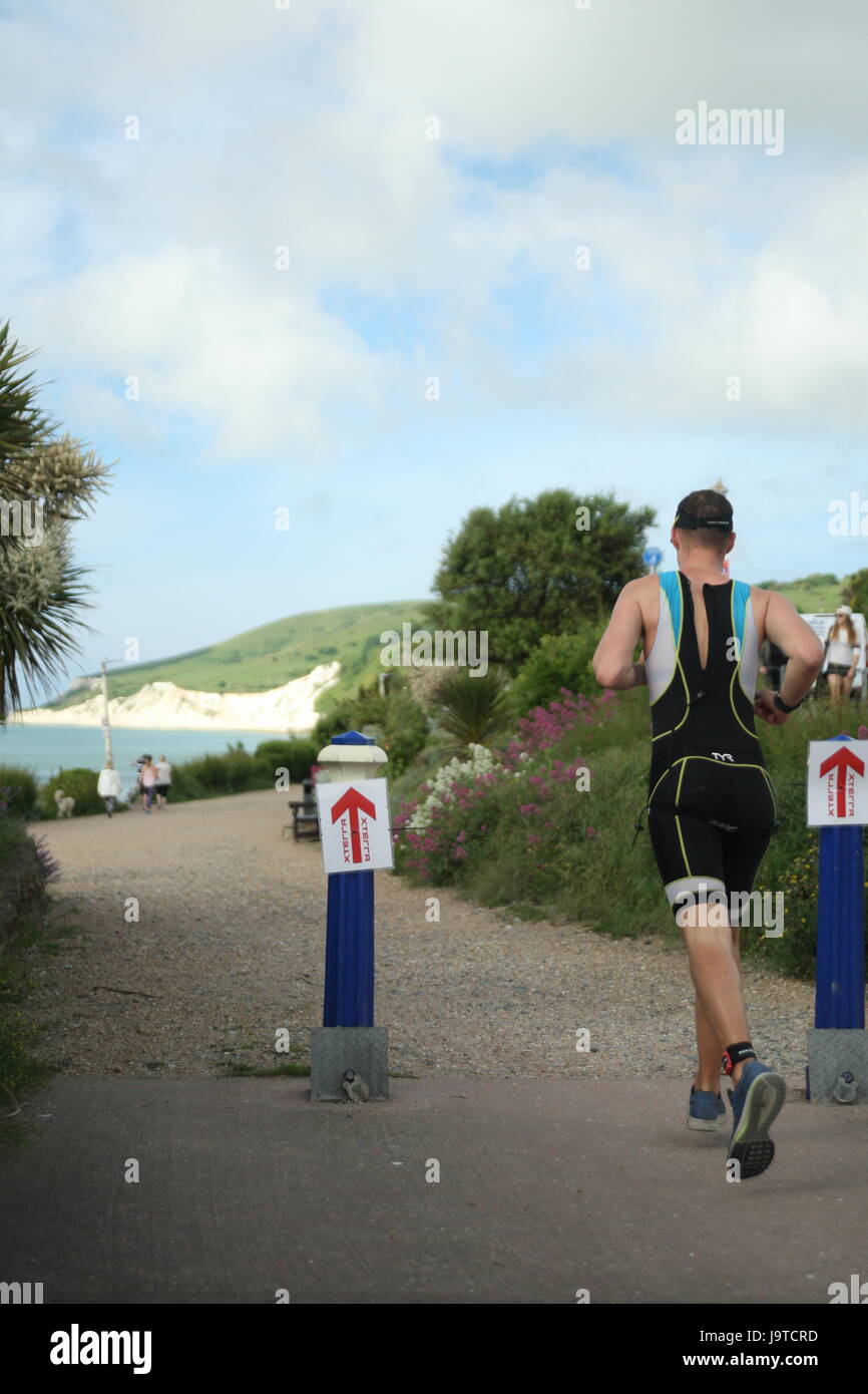 Eastbourne, Sussex, UK. 3. Juni 2017. Hunderte von Konkurrenten Schwamm, radelte und lief in den jährlichen 32Gi Eastbourne Triathlon. Roland Ravenhill/Alamy Live-Nachrichten. Stockfoto