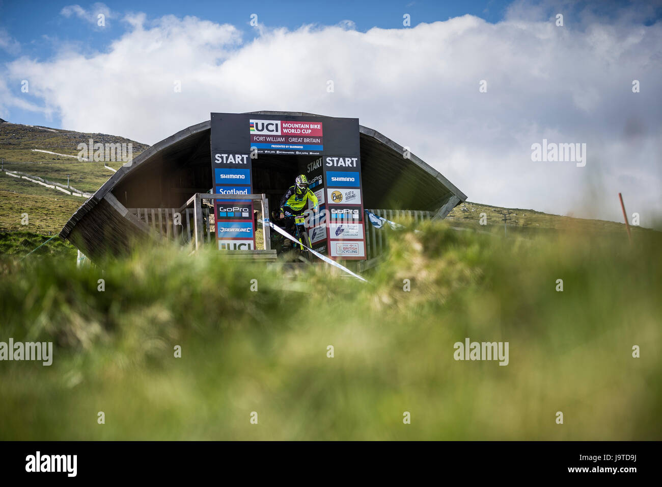 Fort William, Schottland, UK 3. Juni 2017 UK Wetter: die UCI Mountain Bike World Cup in Fort William in Gang kommt mit blauem Himmel, obwohl starker Regen Prognose für im Laufe des Tages ist. Kredit Reuben Tabner/Alamy Live-Nachrichten Stockfoto